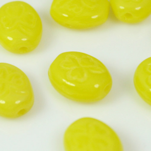 Perla ovale in pasta di vetro giallo, 10 mm