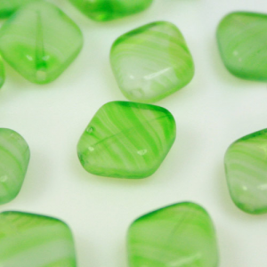 Perla rombo in vetro verde trasparente, 10 mm