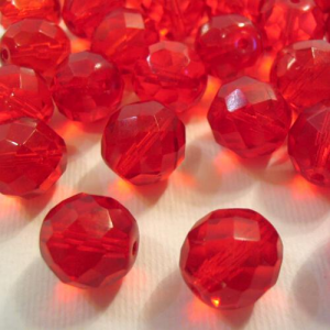 Perla sfaccettata 10 mm mezzo cristallo rosso rubino
