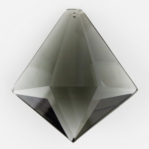 Prisma sfaccettato in puro cristallo di Boemia 75 mm. Cristallo forma romboidale colore grigio scuro.