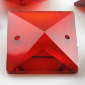 Quadruccio 22 mm rosso cristallo vetro sfaccettato 2 fori