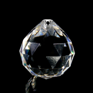 Sfera pendente diametro 30 mm in cristallo acrilico, sfaccettata color cristallo.