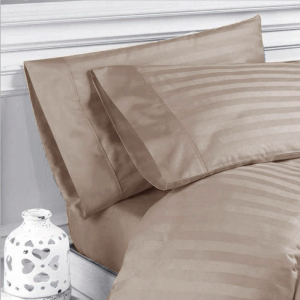 Doppel-Bettbezug Zefiro mit Kissenbezügen aus Baumwollsatin