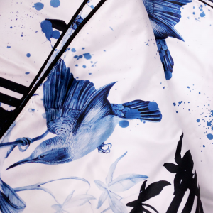 ROBERTO CAVALLI GEPOLSTERTE PLAID in satin BIRD RAMAGE blau 130x180 cm