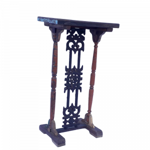 Console piccola in legno di teak recuperata con inferriata in ferro proveniente da un balcone indiano
