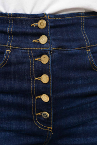 Jeans Buttoning in Sight