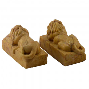 Coppia di leoni fermacarte in marmo Giallo Crema Valencia scolpito a mano