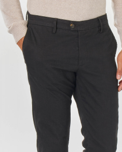 Pantalone chino marrone in tessuto diagonale di cotone stretch