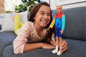 Mattel - Barbie Fashionistas Bambola Ken Biondo con Abiti alla Moda