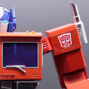 Transformers Interactive Auto-Converting Robot: OPTIMUS PRIME by Robosen