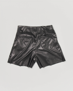 Shorts in ecopelle con pinces e cintura 40-44