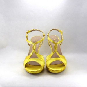 Sandalo cerimonia donna in tessuto giallo.