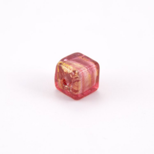 Perla di Murano cubica sommersa 11x11. Vetro rubino e foglia oro. Foro passante