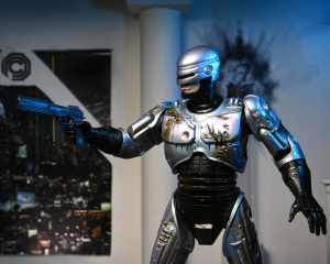 Robocop Ultimate: ROBOCOP BATTLE DAMAGED WITH CHAIR by Neca