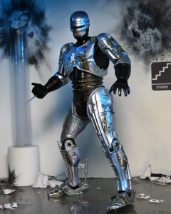 Robocop Ultimate: ROBOCOP BATTLE DAMAGED WITH CHAIR by Neca