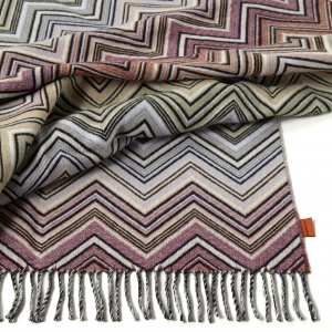 Plaid in lana e cashmere a motivo a chevron multicolore nei toni pastello 130x190cm