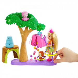 Barbie Club Chelsea the Lost Birthday Party Playset divertente