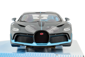 Bugatti Divo Black Blue - 1/18 Burago