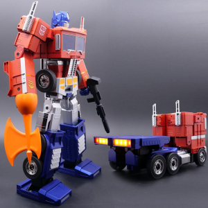 *PREORDER* Transformers Interactive Auto-Converting Robot: OPTIMUS PRIME by Robosen