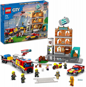 LEGO 60291 City Villetta Familiare, Casa delle Bambole, Giochi per Bambini  dai 5 Anni in su, 4 Minifigure, Idee Regalo : : Giochi e giocattoli