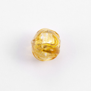 Perla di Murano con gocce di vetro ambra Ø12 mm circa, foglia oro sommerso.