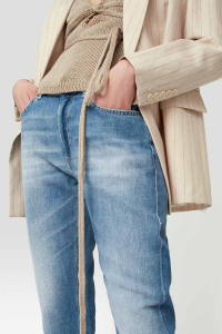 Mila five-pocket carrot fit jeans