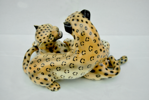 Statua vintage coppia di leopardi in ceramica 