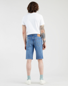 Bermuda jeans lavaggio medio stone washed con vestibilità regular e gamba dritta
