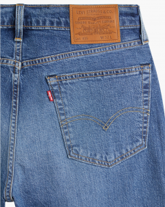 Bermuda jeans lavaggio medio stone washed con vestibilità regular e gamba dritta