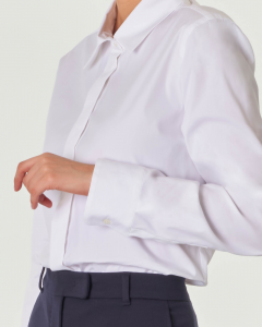 Camicia bianca in popeline di cotone stretch con abbottonatura nascosta