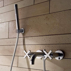 Wall-mounted bathtub Line Treemme