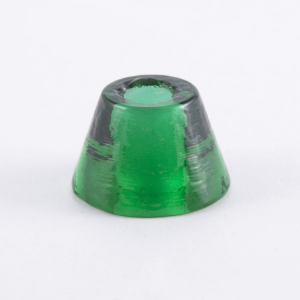 Infilaggio a tronco di cono in vetro di Murano Ø35mm H24mm con foro Ø10 mm colore verde. Separatore per vetro.