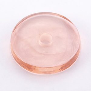 Infilaggio ad anello in vetro di Murano Ø60 mm, con foro Ø10 mm colore rosa. Disco separatore per vetro.