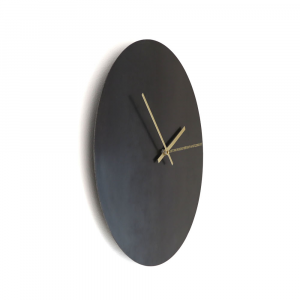 Orologio da parete rotondo Black Moon in acciaio calamina e polvere d’oro serigrafato a mano diametro 44 cm