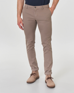 Pantalone chino Levanto color fango in broken twill di cotone stretch