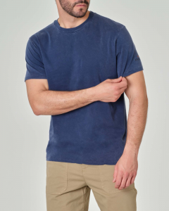 T-shirt blu effetto stone washed mezza manica in puro cotone con coordinate sulla manica