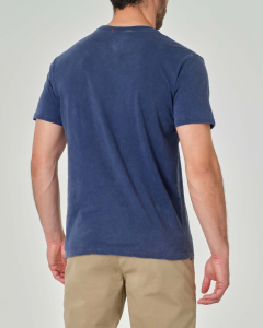 T-shirt blu effetto stone washed mezza manica in puro cotone con coordinate sulla manica