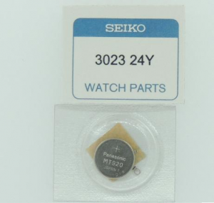 Accumulatore Seiko 3023.24Y 1,5 V
Per orologi solari e cinetici Seiko
Calibro: 5K22, 5K25, 5K2J, V15 e V14
Tipi di confronto: MT920, TC920