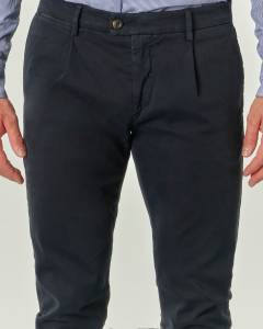 Pantalone chino blu micro armatura di cotone stretch con una pinces
