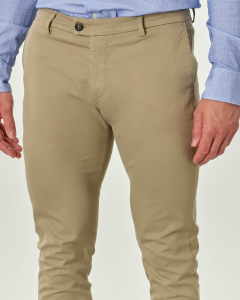 Pantalone chino color noce in tricotina di cotone stretch