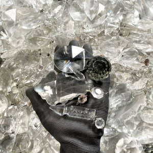 Lotto 5,5 kg cristalli di Boemia misti per restauro lampadari. Pendenti, gocce, mandorle per lampadari antichi, vintage e stile Maria Teresa.