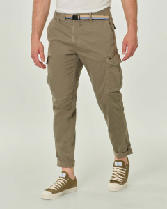 Pantalone cargo color fango in gabardina di cotone stretch con cinturino in vita