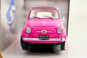 Fiat 500L Pink 1969 1/18 Solido