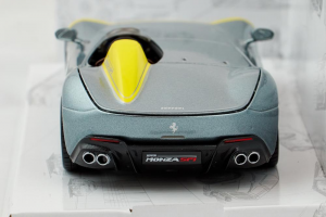 Ferrari Monza Sp1 Silver Yellow Stripe - 1/24 Burago