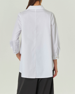 Camicia bianca in popeline di cotone con maniche tre quarti e fondo posteriore più ampio