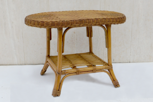 Tavolino vintage da giardino in bambù e vimini