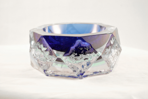 Posacenere svuotatasche vintage in vetro sommerso di Murano blu