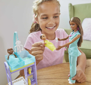 Barbie - Carriere Playset Pediatra con Bambola e Accessori