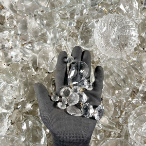 Lotto 25 kg cristalli di Boemia misti per restauro lampadari. Pendenti, gocce, mandorle e bobeche per lampadari antichi, vintage e stile Maria Teresa