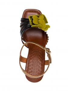 Sandali con applicazione pipiroca